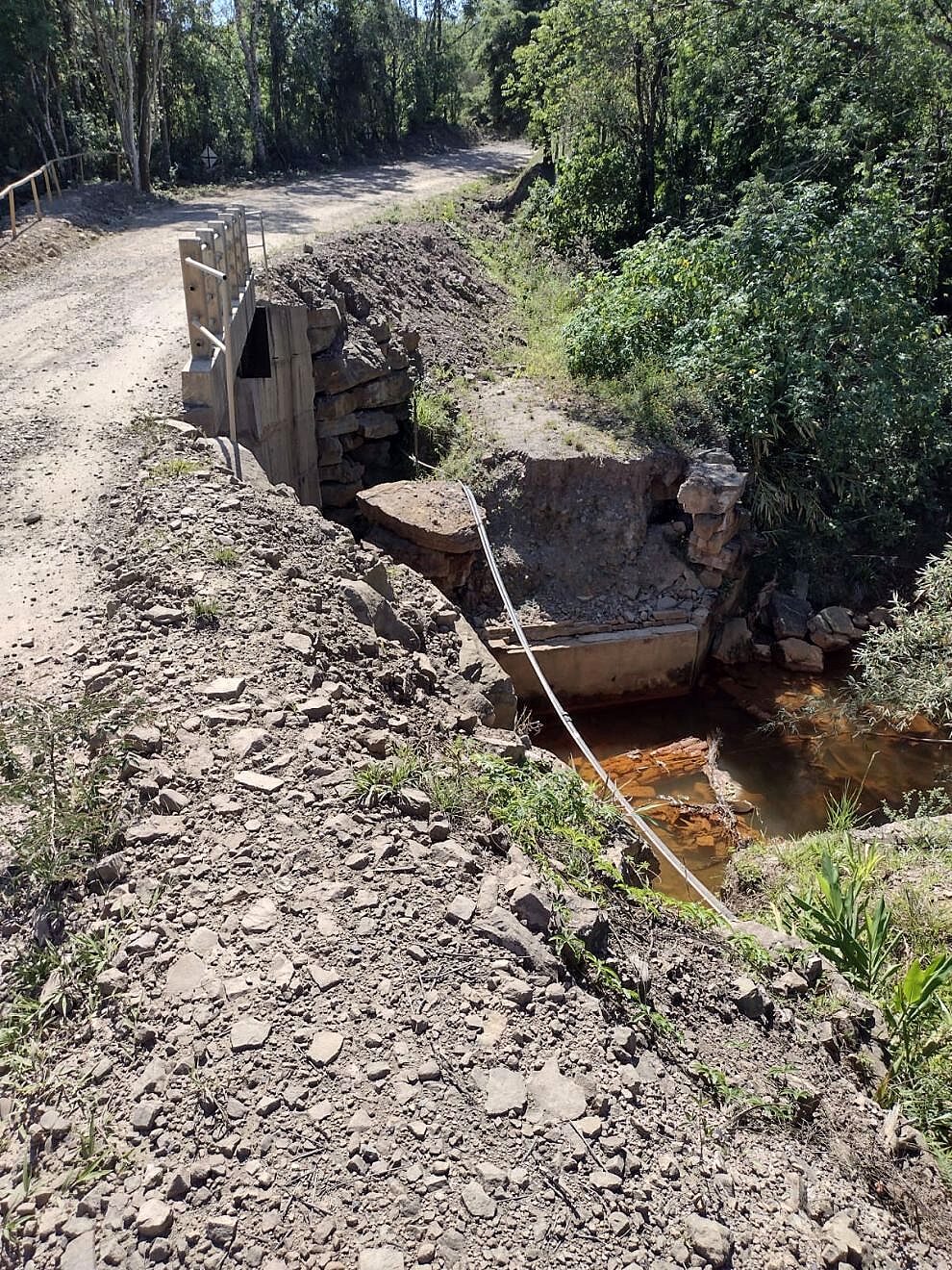 Ponte da comunidade de Rio Albina